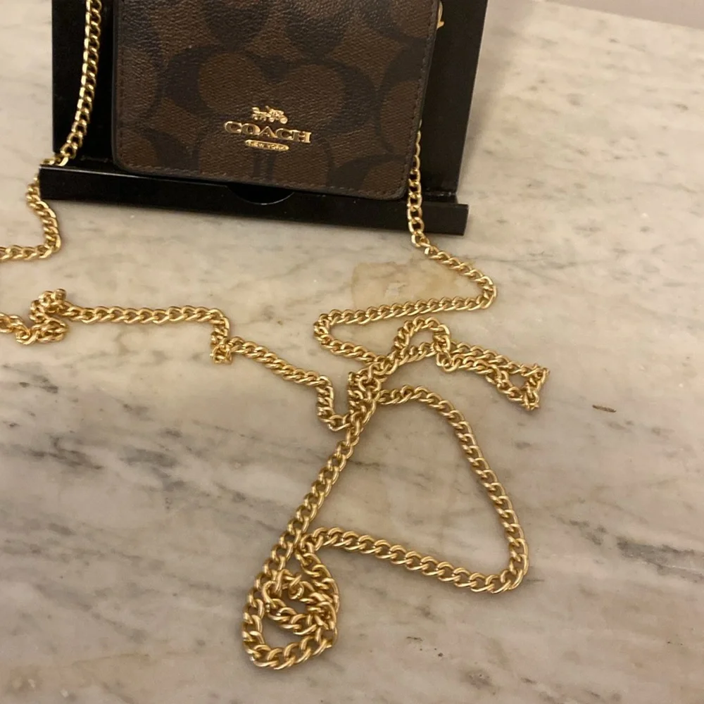 692 Coach mini wallet on cb chain NWOT - Picture 3 of 7